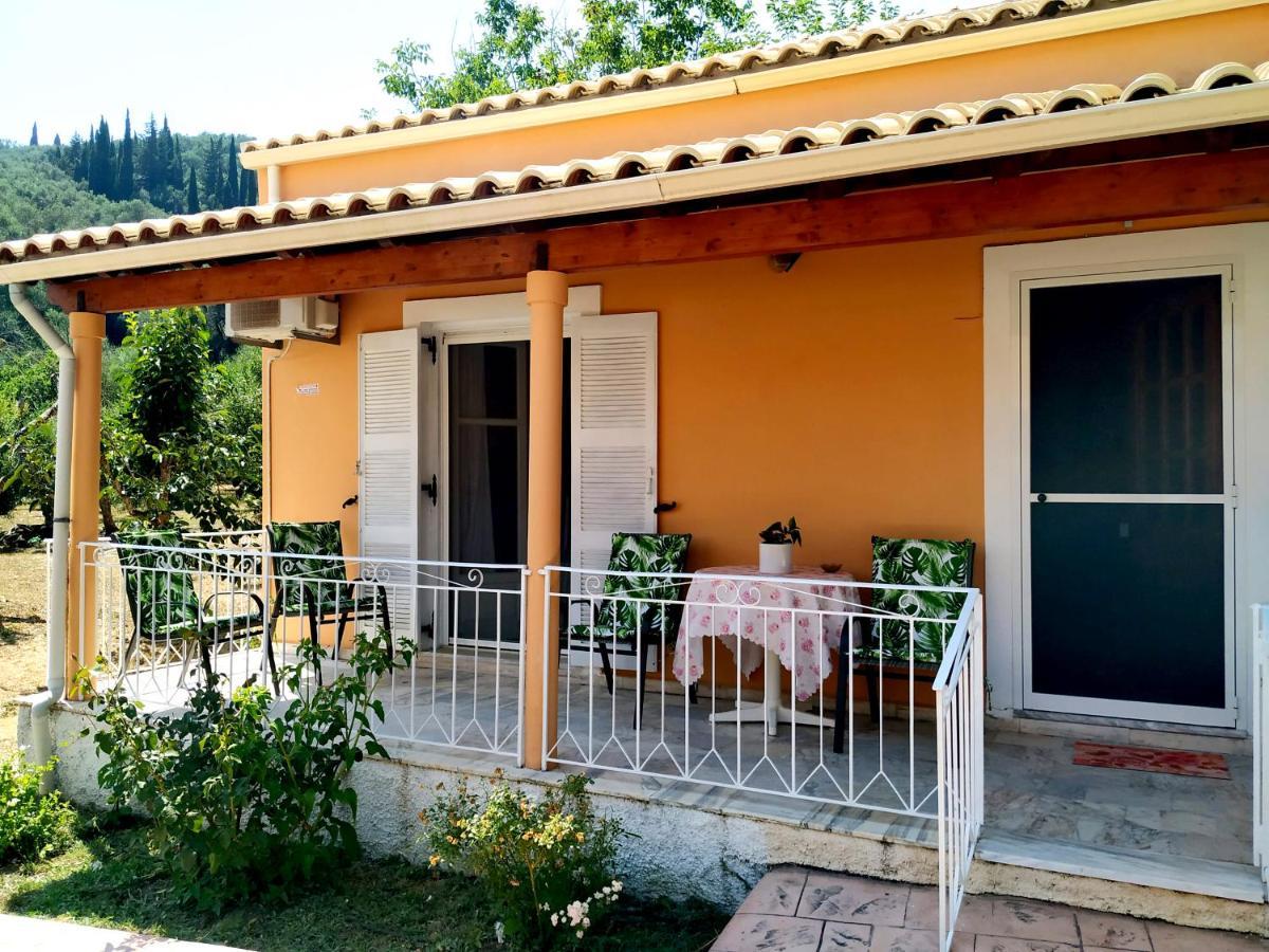Family Holiday Apartment With Garden & Bbq Velonádes Exterior foto