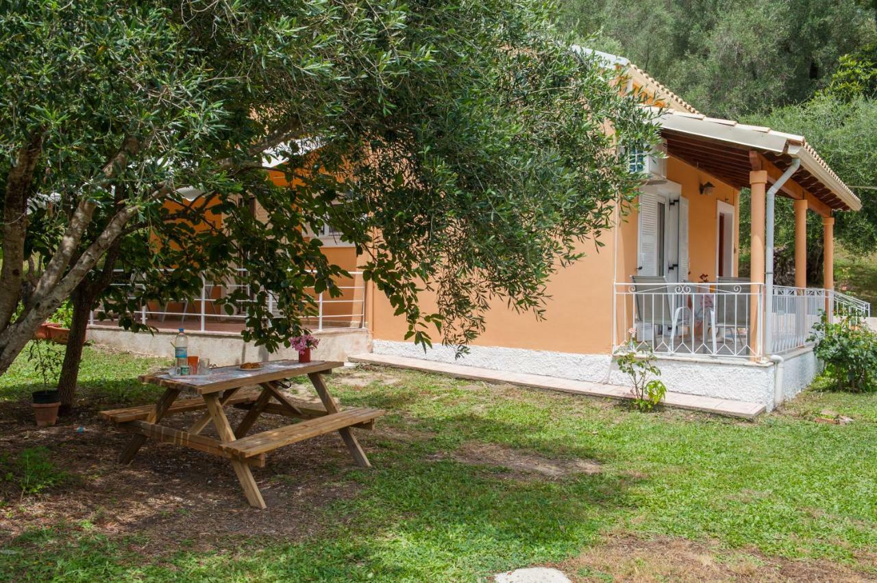 Family Holiday Apartment With Garden & Bbq Velonádes Exterior foto