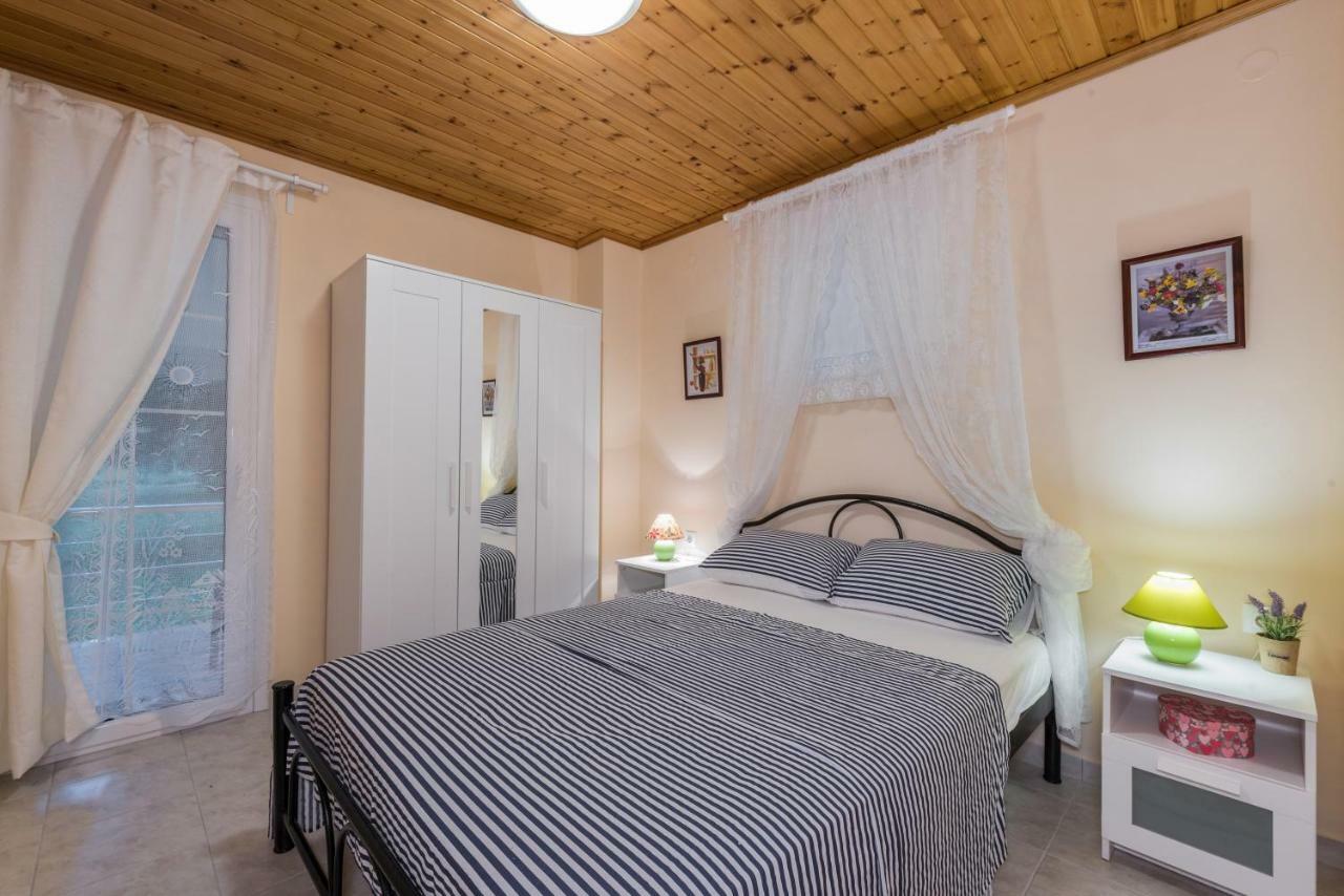 Family Holiday Apartment With Garden & Bbq Velonádes Exterior foto