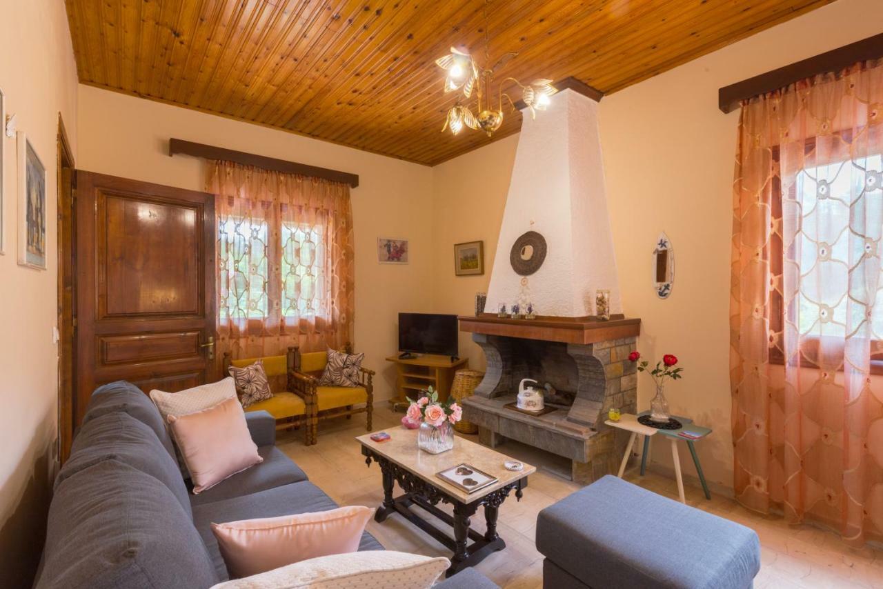 Family Holiday Apartment With Garden & Bbq Velonádes Exterior foto