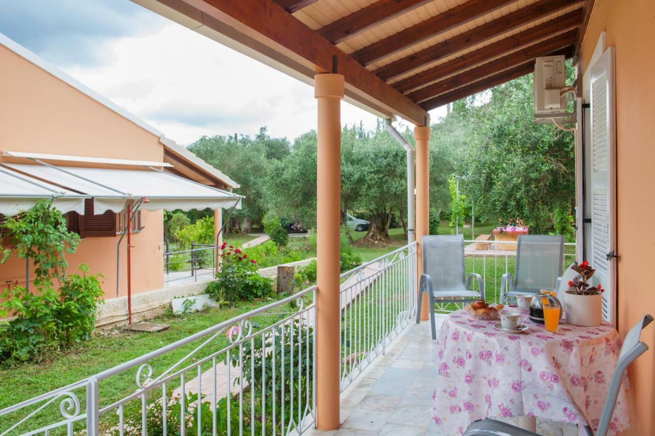 Family Holiday Apartment With Garden & Bbq Velonádes Exterior foto