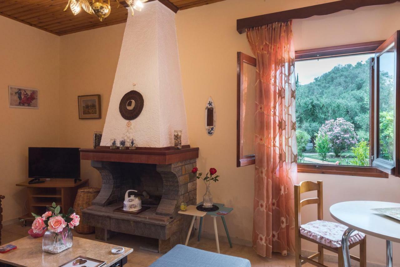 Family Holiday Apartment With Garden & Bbq Velonádes Exterior foto