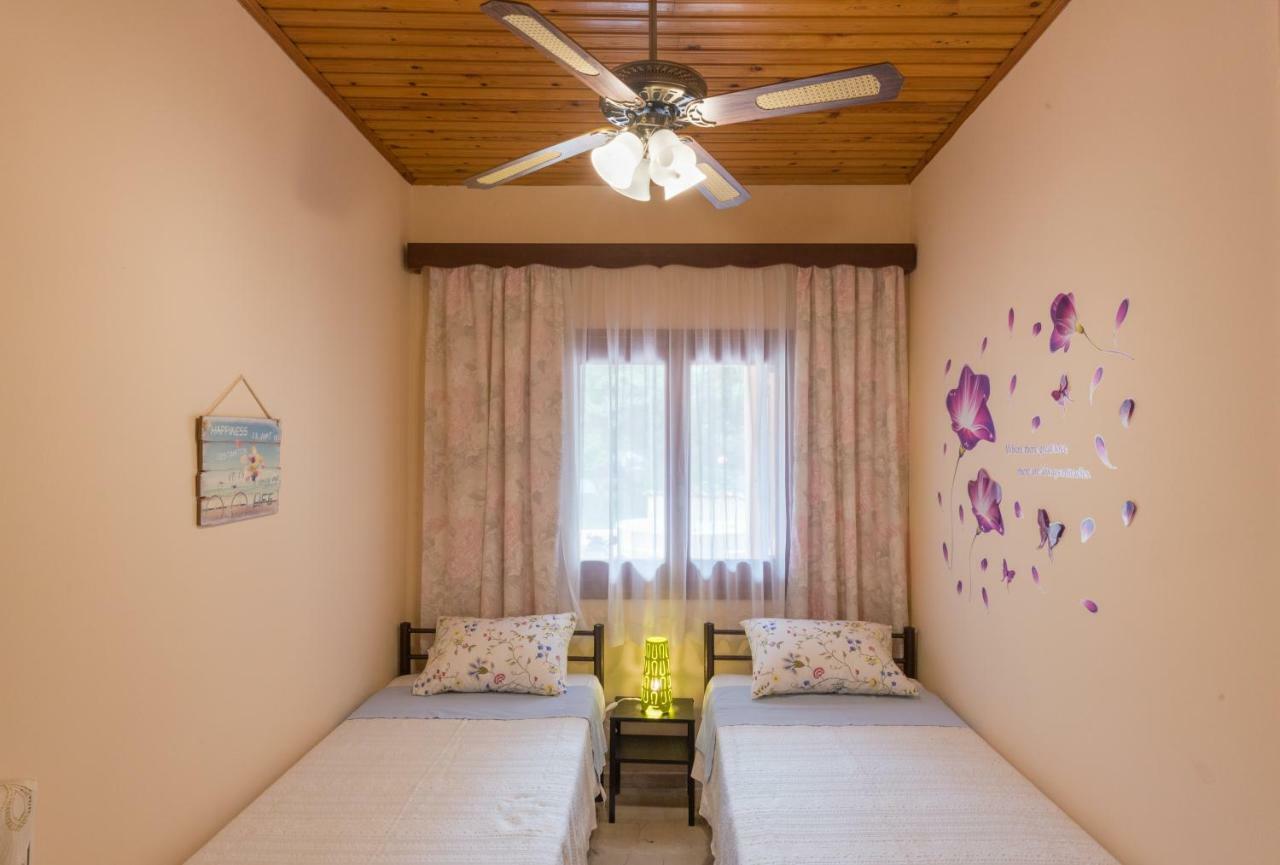 Family Holiday Apartment With Garden & Bbq Velonádes Exterior foto