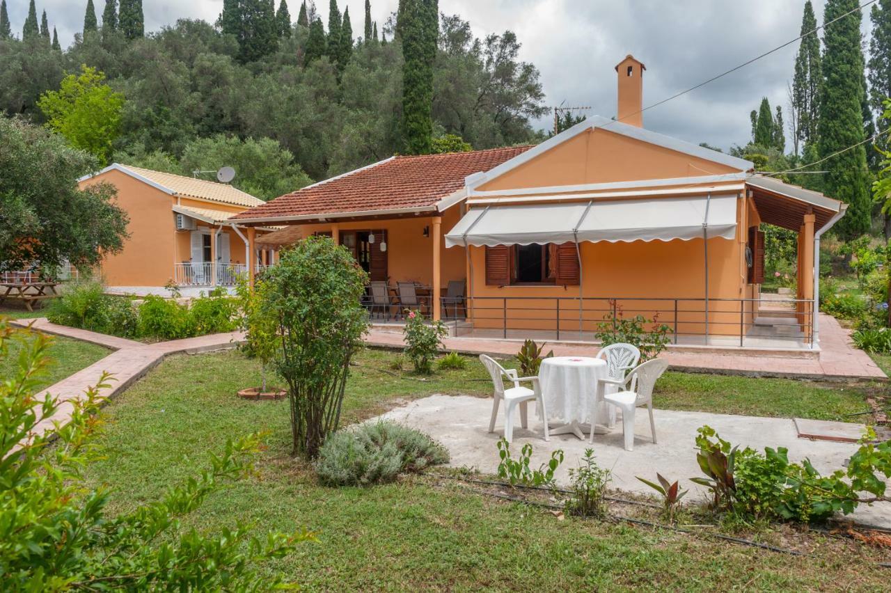 Family Holiday Apartment With Garden & Bbq Velonádes Exterior foto