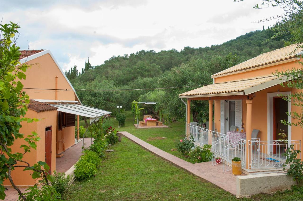 Family Holiday Apartment With Garden & Bbq Velonádes Exterior foto
