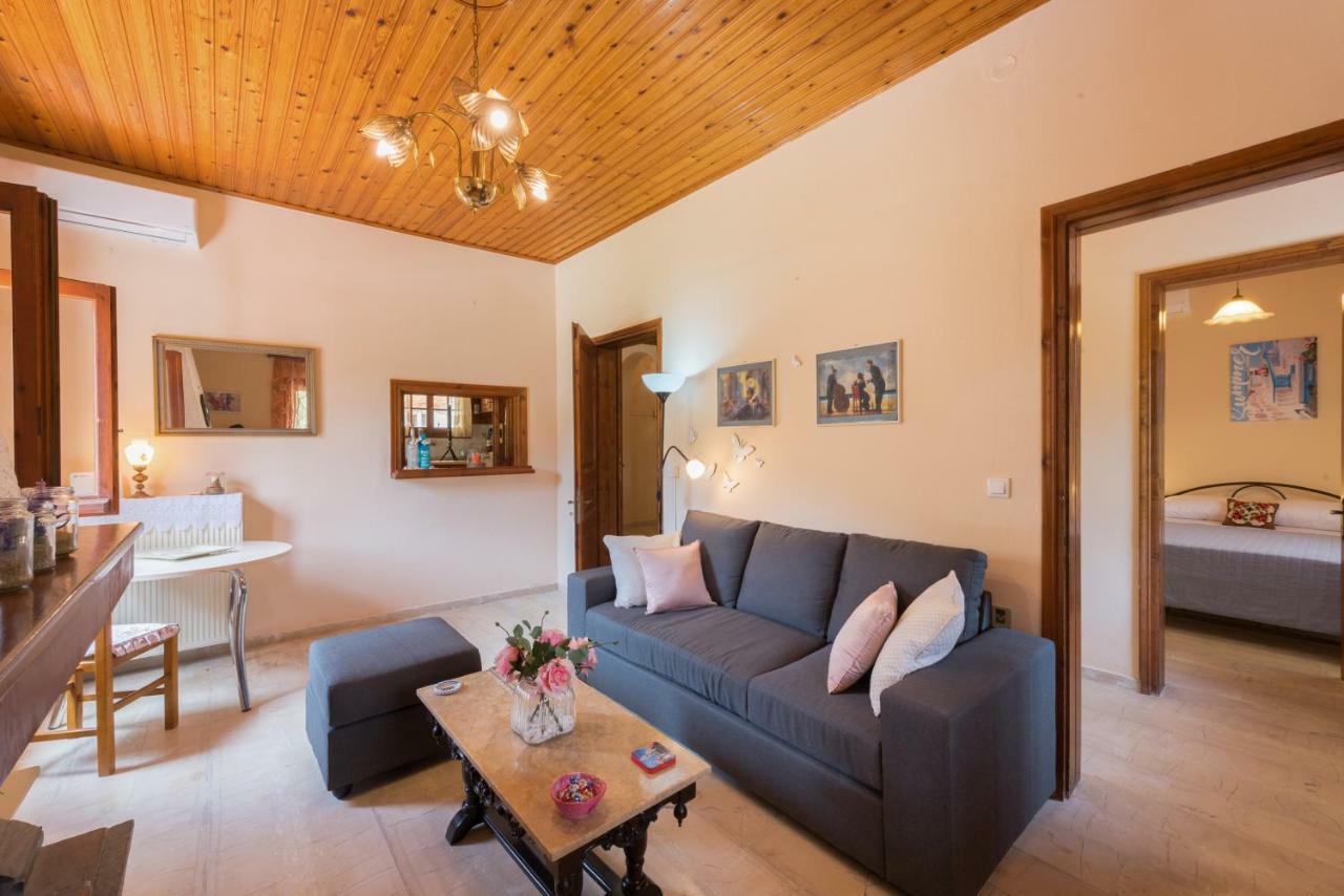 Family Holiday Apartment With Garden & Bbq Velonádes Exterior foto