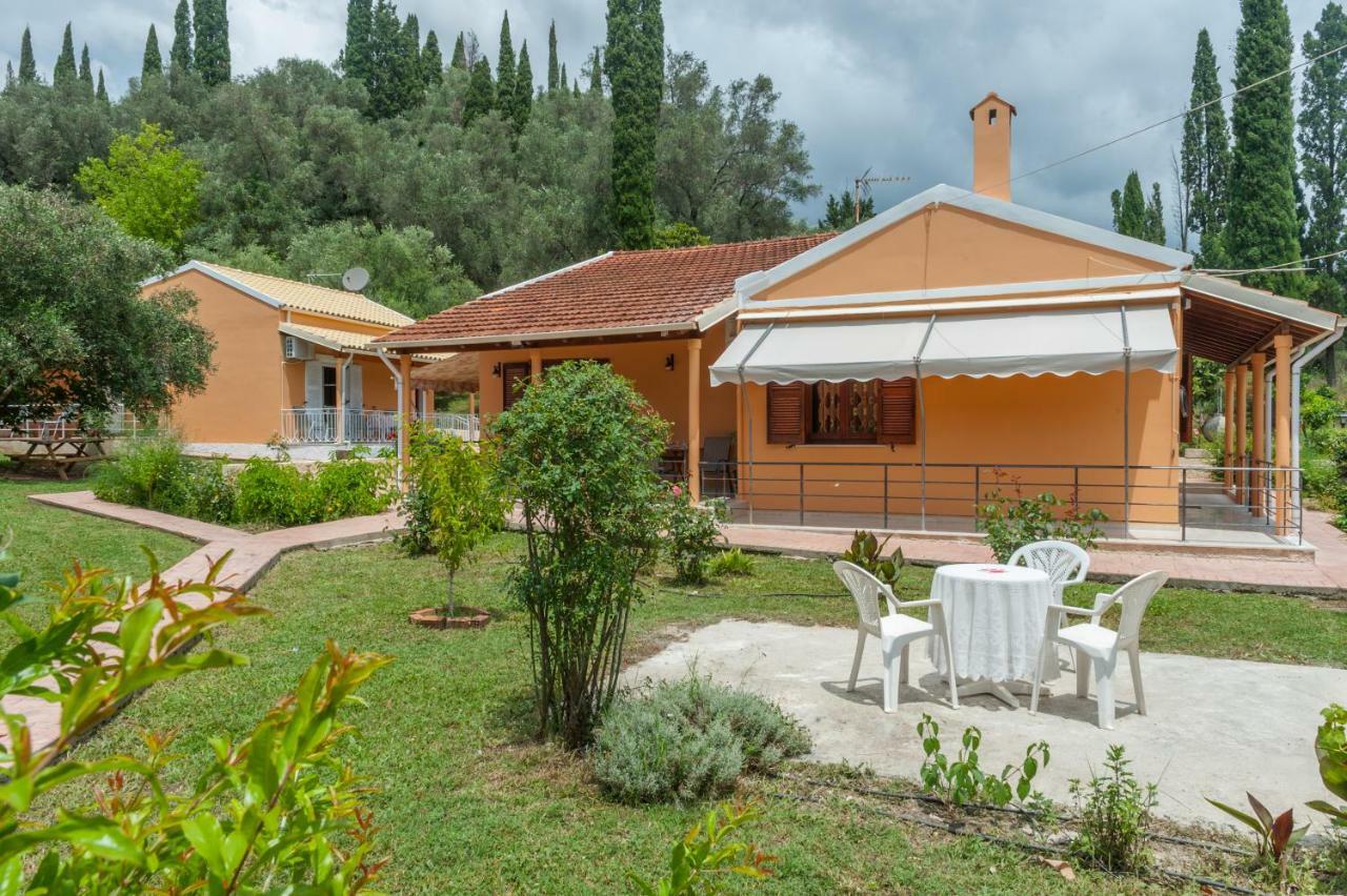 Family Holiday Apartment With Garden & Bbq Velonádes Exterior foto