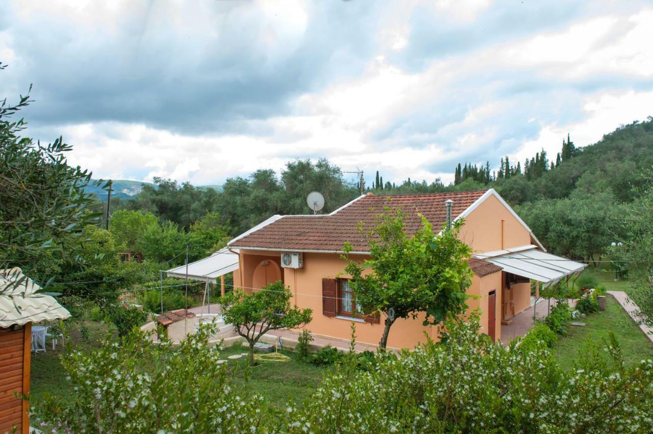 Family Holiday Apartment With Garden & Bbq Velonádes Exterior foto
