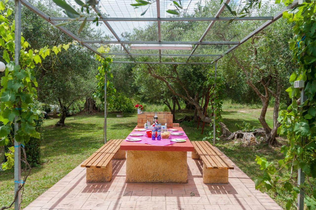 Family Holiday Apartment With Garden & Bbq Velonádes Exterior foto